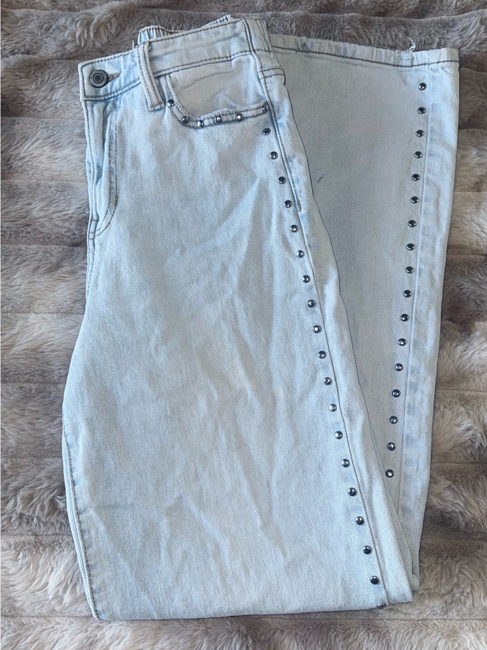 Light Wash Stud-Trim Women’s Jeans